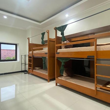 Zzz Hostel Malang Extérieur photo