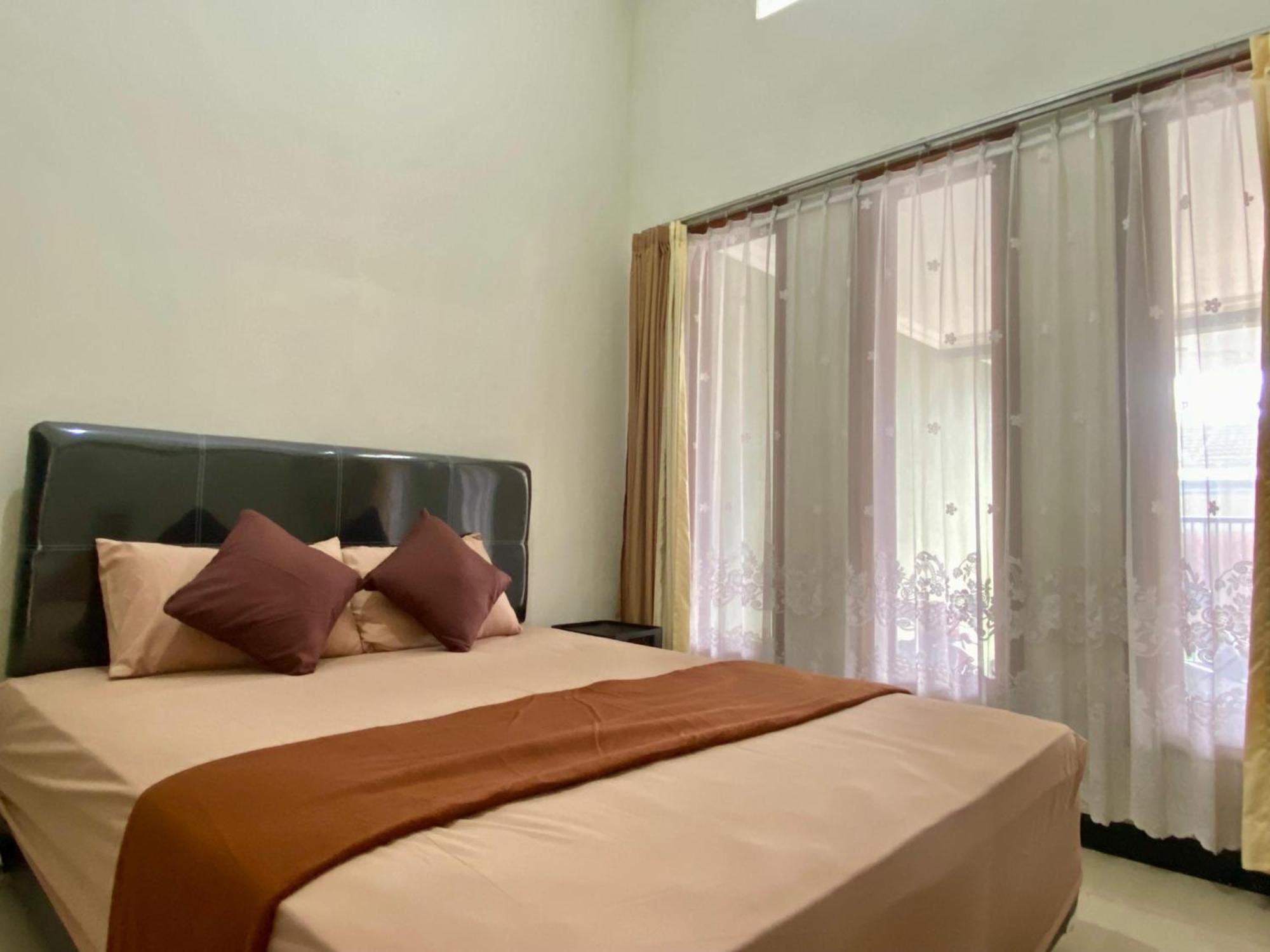 Zzz Hostel Malang Extérieur photo