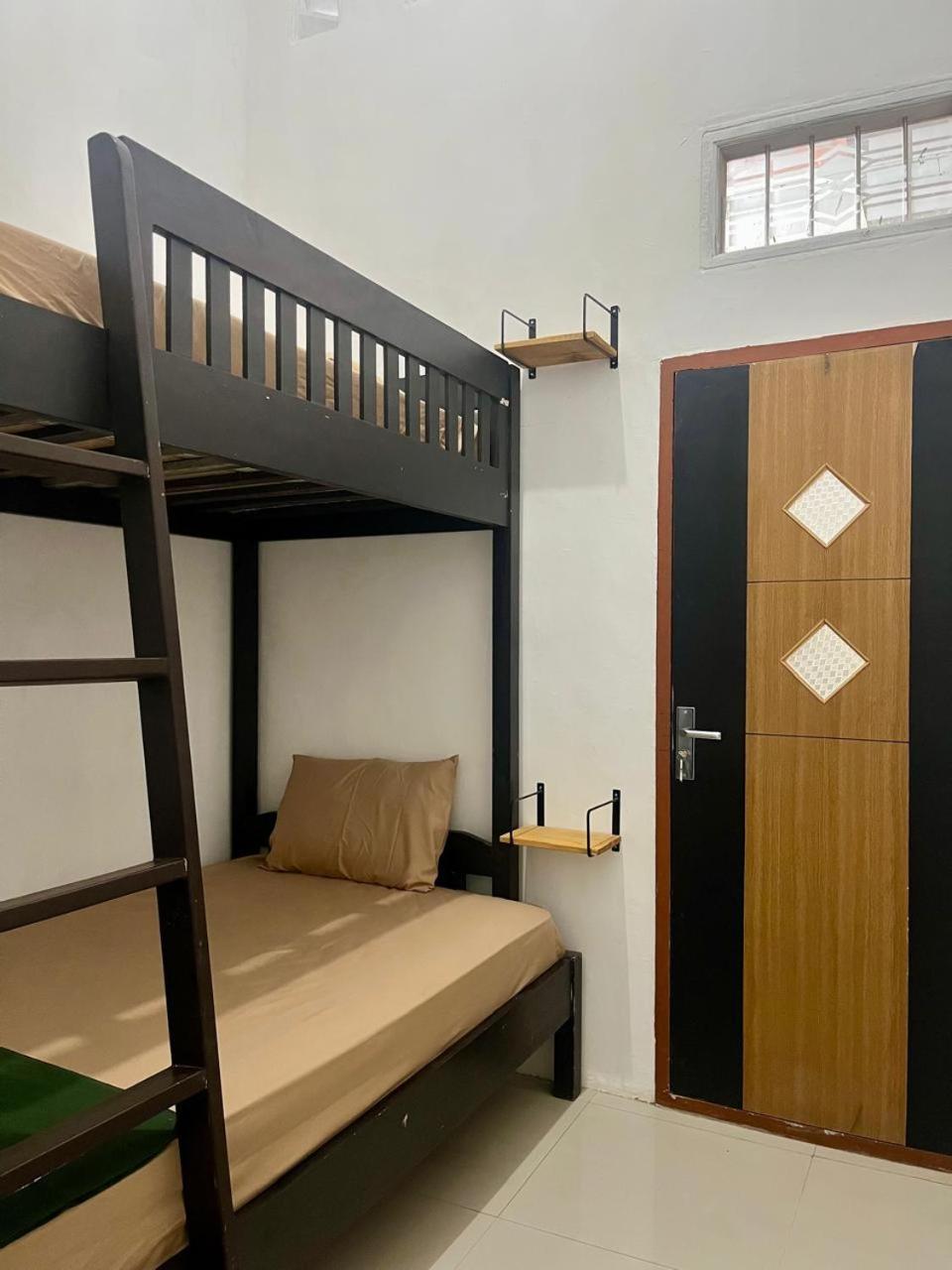 Zzz Hostel Malang Extérieur photo