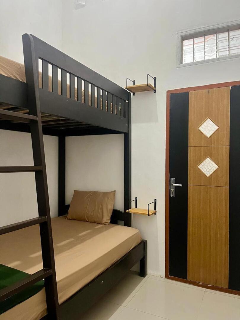 Zzz Hostel Malang Extérieur photo