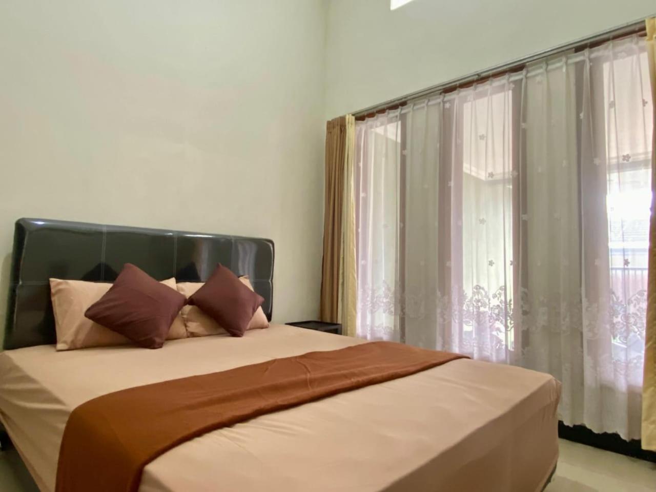 Zzz Hostel Malang Extérieur photo